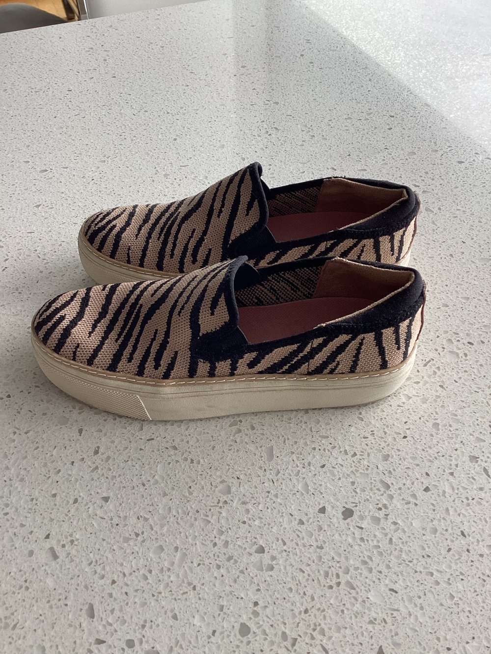 Dr. Scholl's Cream and Tan Logo Slip-On Detail